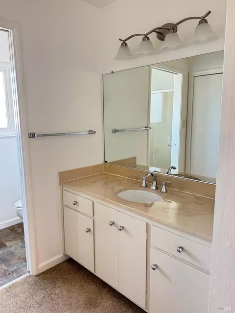 Bath - 107 Palomar Ln, Vallejo, CA 94591 photo 3 of 5