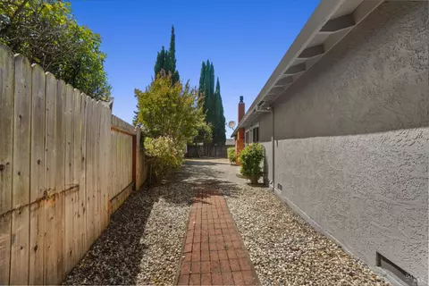 Exterior - 107 Palomar Ln, Vallejo, CA 94591 photo 3 of 6