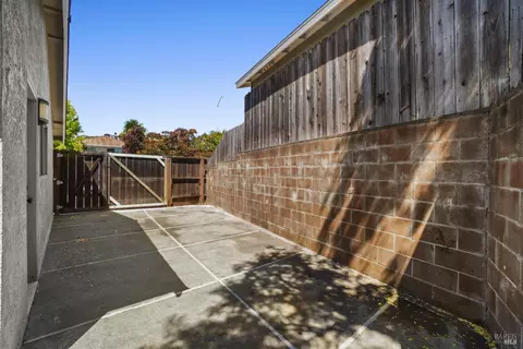 Exterior - 107 Palomar Ln, Vallejo, CA 94591 photo 4 of 6
