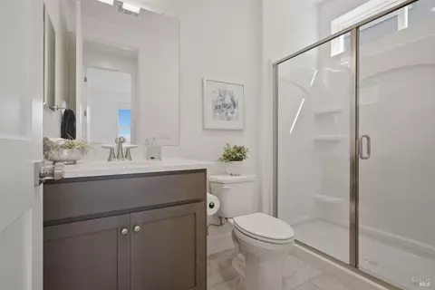 Bath - 1588 Nightfall Ln, Fairfield, CA 94533 photo 1 of 6