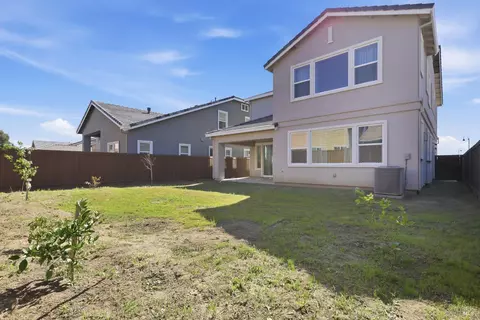 Exterior - 1588 Nightfall Ln, Fairfield, CA 94533 photo 3 of 4