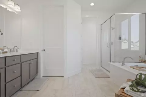 Bath - 1588 Nightfall Ln, Fairfield, CA 94533 photo 2 of 6