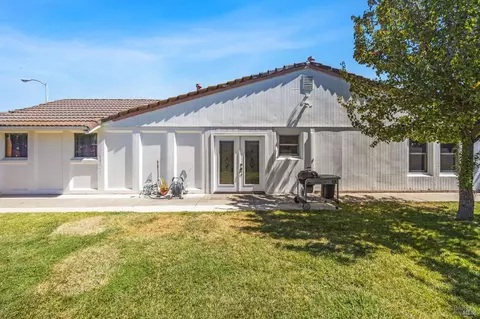 Exterior - 2710 Cascade Ln, Fairfield, CA 94533 photo 4 of 4