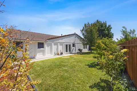 Exterior - 2710 Cascade Ln, Fairfield, CA 94533 photo 2 of 4