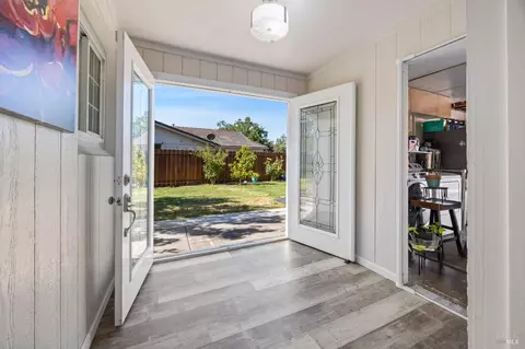 Entry Way - 2710 Cascade Ln, Fairfield, CA 94533 photo 3 of 3