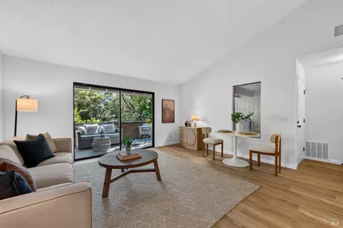 Living - 31 Arbor St, Cotati, CA 94931 photo 2 of 3