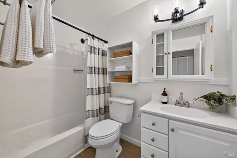 Bath - 31 Arbor St, Cotati, CA 94931 photo 1 of 1