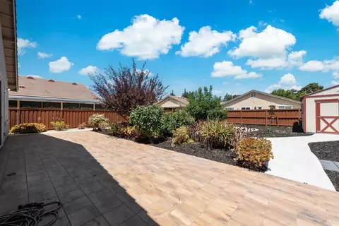 Exterior - 1211 Eton Ct, Fairfield, CA 94533 photo 6 of 11