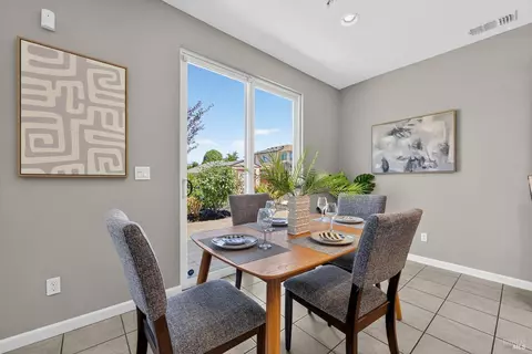 Dining - 1211 Eton Ct, Fairfield, CA 94533 photo 2 of 3