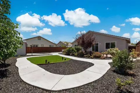 Exterior - 1211 Eton Ct, Fairfield, CA 94533 photo 8 of 11