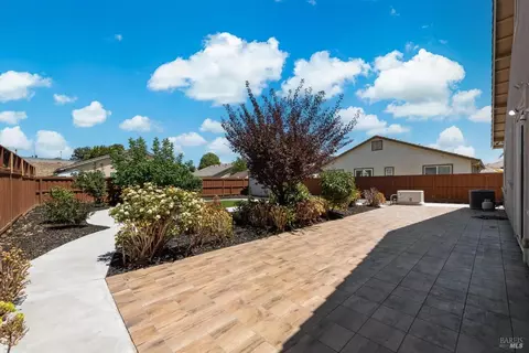 Exterior - 1211 Eton Ct, Fairfield, CA 94533 photo 4 of 11
