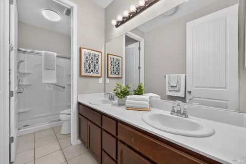 Bath - 1211 Eton Ct, Fairfield, CA 94533 photo 2 of 3