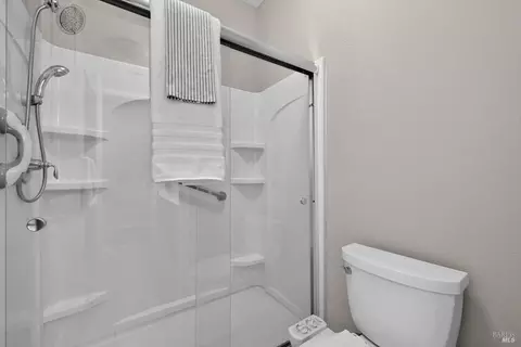 Bath - 1211 Eton Ct, Fairfield, CA 94533 photo 3 of 3