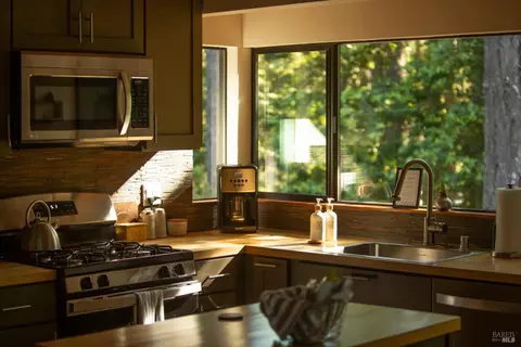 Kitchen - 45512 Sunset Dr, Gualala, CA 95445 photo 3 of 4