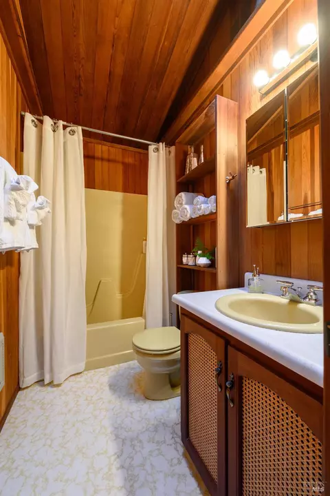 Bath - 45512 Sunset Dr, Gualala, CA 95445 photo 1 of 2