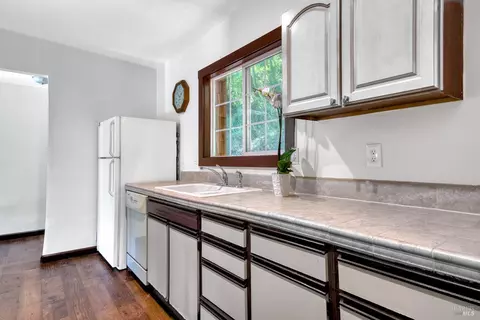 Kitchen - 15 Mountain View Ave, Lagunitas, CA 94938 photo 1 of 2