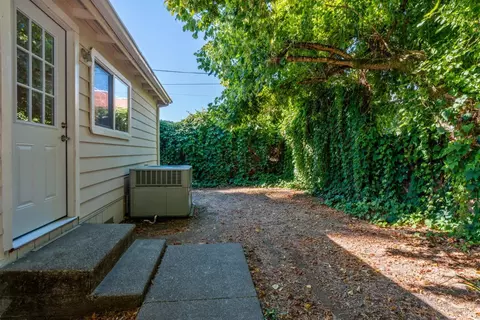 Exterior - 236 S Humboldt St, Willits, CA 95490 photo 4 of 5