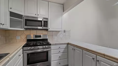 Kitchen - 850 E Cotati Ave #3, Cotati, CA 94931 photo 3 of 3