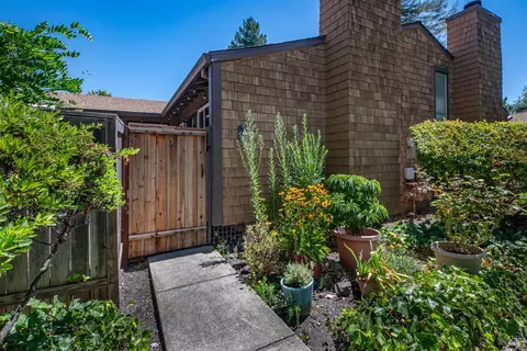 Exterior - 850 E Cotati Ave #3, Cotati, CA 94931 photo 2 of 4
