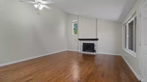 Living - 850 E Cotati Ave #3, Cotati, CA 94931 photo 2 of 4