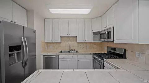 Kitchen - 850 E Cotati Ave #3, Cotati, CA 94931 photo 1 of 3