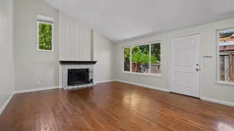 Living - 850 E Cotati Ave #3, Cotati, CA 94931 photo 3 of 4