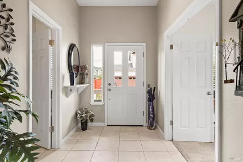 Entry Way - 110 John Roberts Dr, Cotati, CA 94931 photo 2 of 5