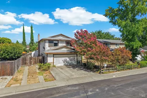 106 Clayton Cir, Vacaville, CA 95687