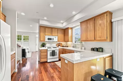 Kitchen - 8009 Ferrari Way, Windsor, CA 95492 photo 2 of 6