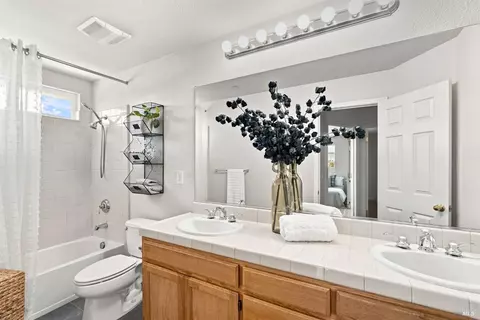 Bath - 8009 Ferrari Way, Windsor, CA 95492 photo 3 of 3