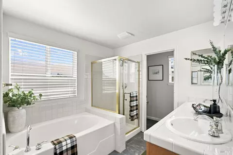 Bath - 8009 Ferrari Way, Windsor, CA 95492 photo 2 of 3