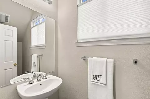 Bath - 8009 Ferrari Way, Windsor, CA 95492 photo 1 of 3