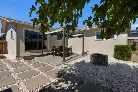 Exterior - 127 Whitecliff Dr, Vallejo, CA 94589 photo 3 of 7
