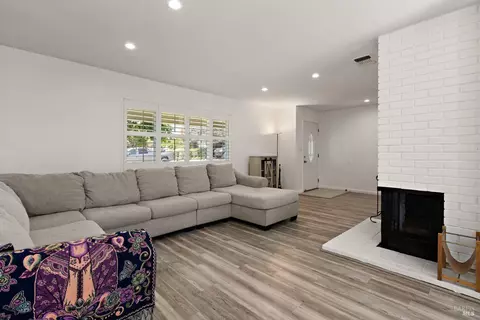 Living - 127 Whitecliff Dr, Vallejo, CA 94589 photo 2 of 2