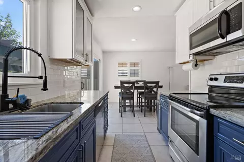 Kitchen - 127 Whitecliff Dr, Vallejo, CA 94589 photo 3 of 3