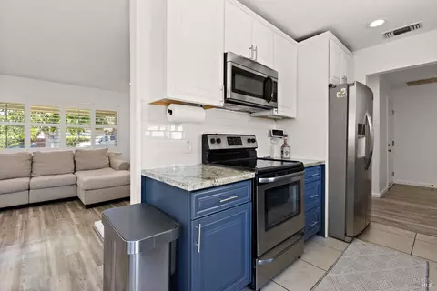 Kitchen - 127 Whitecliff Dr, Vallejo, CA 94589 photo 2 of 3