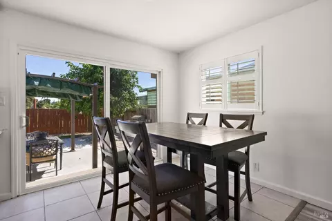 Dining - 127 Whitecliff Dr, Vallejo, CA 94589 photo 2 of 3