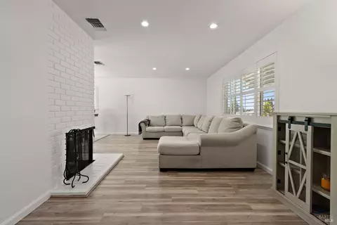 Living - 127 Whitecliff Dr, Vallejo, CA 94589 photo 1 of 2