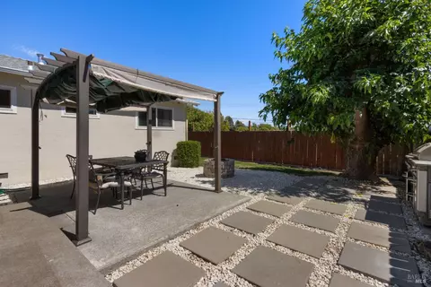 Exterior - 127 Whitecliff Dr, Vallejo, CA 94589 photo 7 of 7