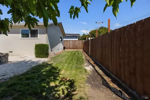 Exterior - 127 Whitecliff Dr, Vallejo, CA 94589 photo 4 of 7