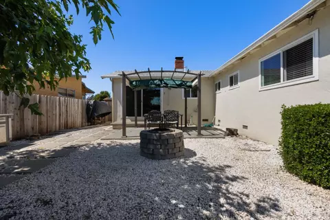 Exterior - 127 Whitecliff Dr, Vallejo, CA 94589 photo 5 of 7