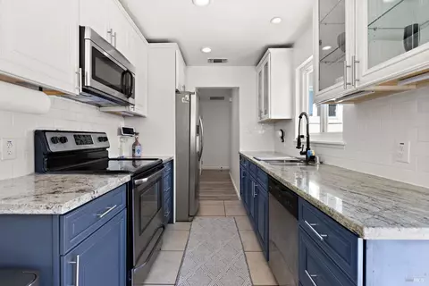 Kitchen - 127 Whitecliff Dr, Vallejo, CA 94589 photo 1 of 3