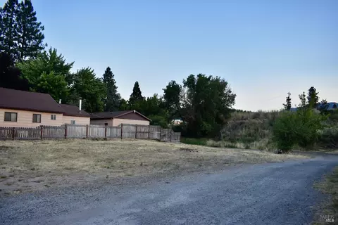 563 Shasta Ave, Weed, CA 96094 photo 5