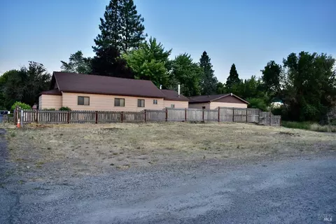 563 Shasta Ave, Weed, CA 96094 photo 3