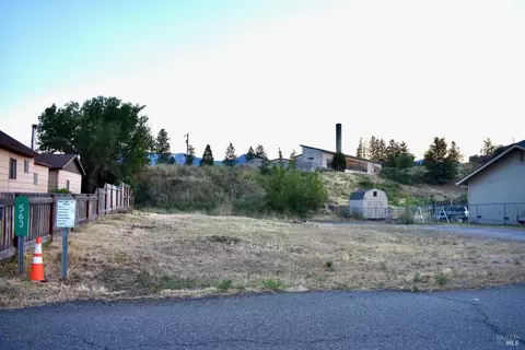 563 Shasta Ave, Weed, CA 96094 photo 6