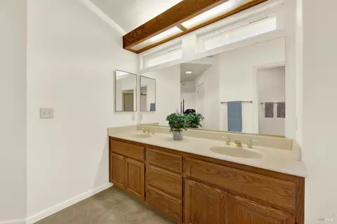 Bath - 107 Bald Eagle Dr, Vacaville, CA 95688 photo 2 of 6
