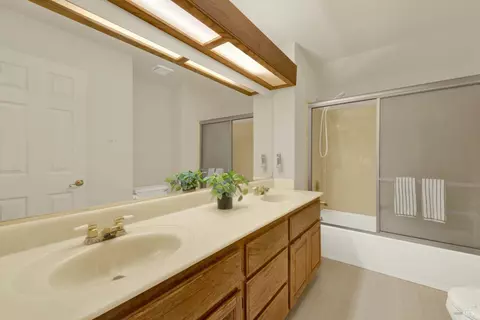 Bath - 107 Bald Eagle Dr, Vacaville, CA 95688 photo 5 of 6