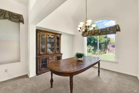 Dining - 107 Bald Eagle Dr, Vacaville, CA 95688 photo 3 of 5