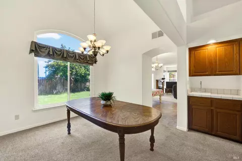 Dining - 107 Bald Eagle Dr, Vacaville, CA 95688 photo 2 of 5