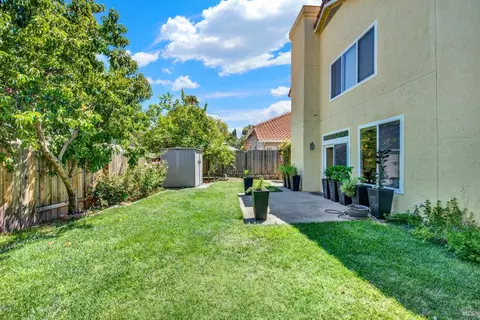 Exterior - 107 Bald Eagle Dr, Vacaville, CA 95688 photo 5 of 11
